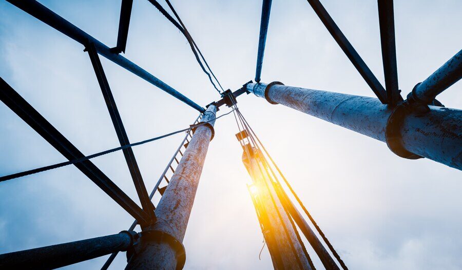 high-voltage-tower-isolated-sky_1359-382